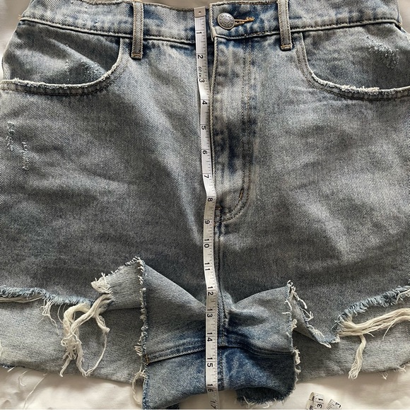 Show Me Your Mumu Tucson Shorts in Cloud Burst. Size 31 - Picture 9 of 11